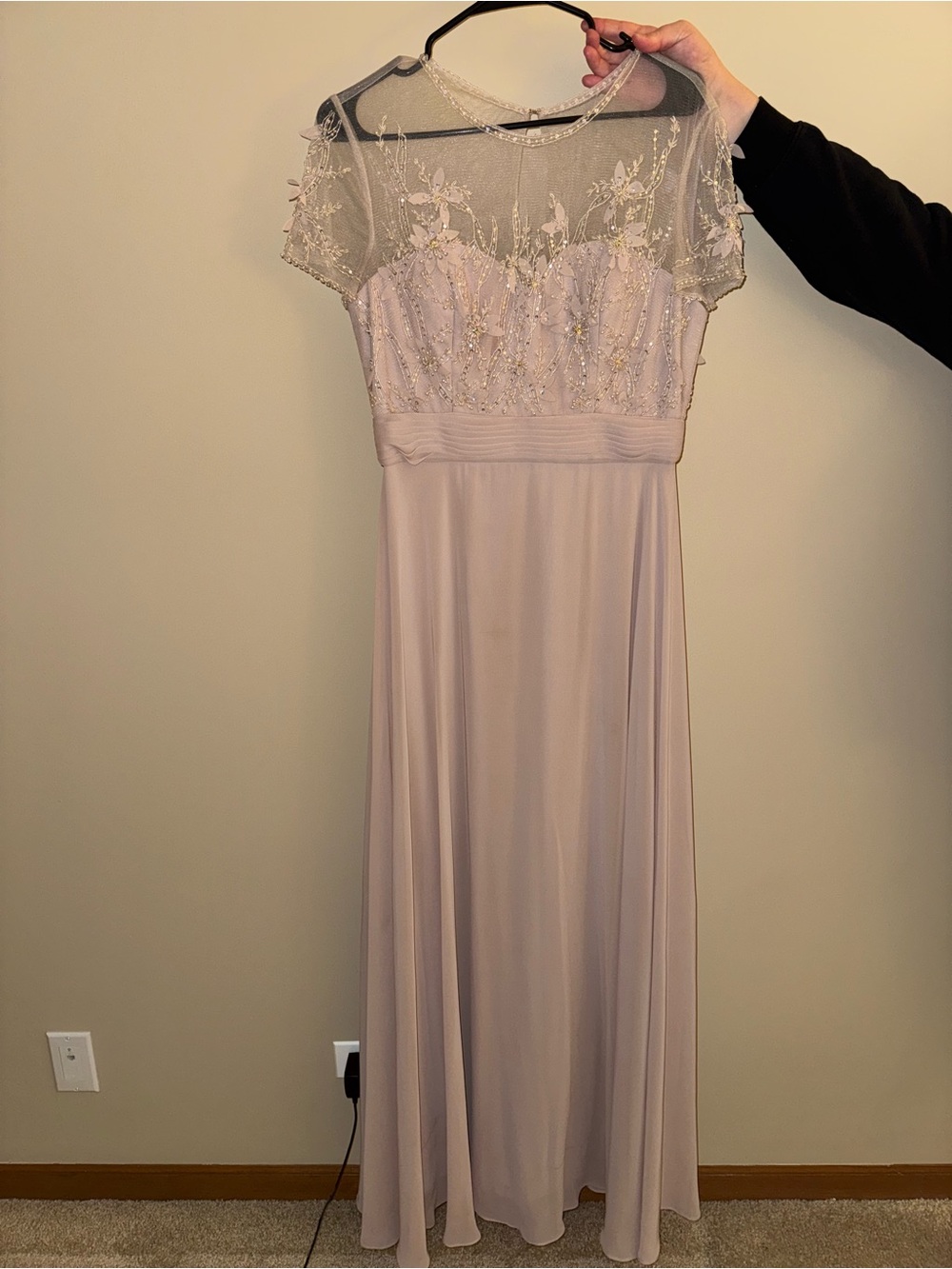Elegant Blush Pink Embellished Cap-Sleeve Evening Dress